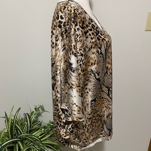 Chico’s Plus Size 3 Animal Print V-Neck Blouse - Picture 6 of 13